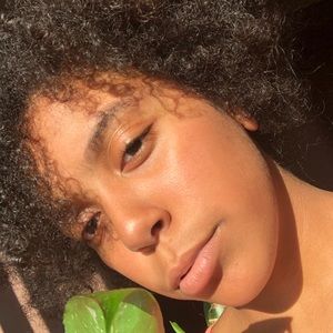 Meet your Posher, Maya